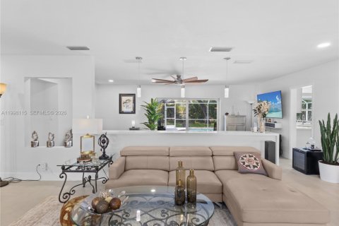 Casa en venta en Palmetto Bay, Florida, 4 dormitorios, 235.88 m2 № 2060476 - foto 5