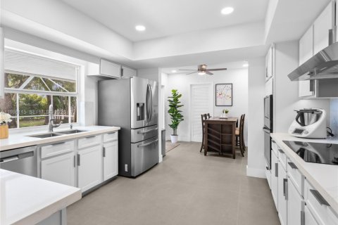 Casa en venta en Palmetto Bay, Florida, 4 dormitorios, 235.88 m2 № 2060476 - foto 10