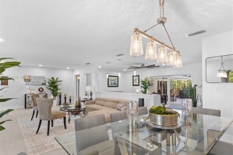 Casa en venta en Palmetto Bay, Florida, 4 dormitorios, 235.88 m2 № 2060476 - foto 4