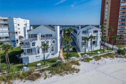 Touwnhouse à Redington Shores, Floride 3 chambres, 114.92 m2 № 2142263