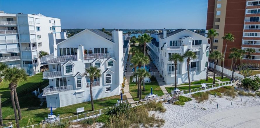 Touwnhouse à Redington Shores, Floride 3 chambres, 114.92 m2 № 2142263