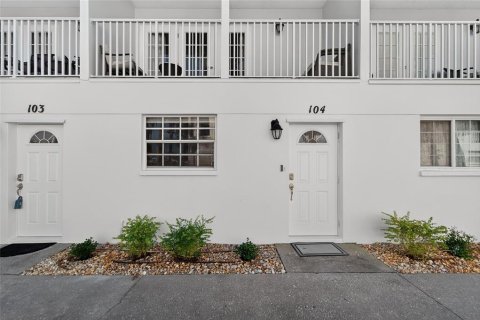 Touwnhouse à vendre à Redington Shores, Floride: 3 chambres, 114.92 m2 № 2142263 - photo 11