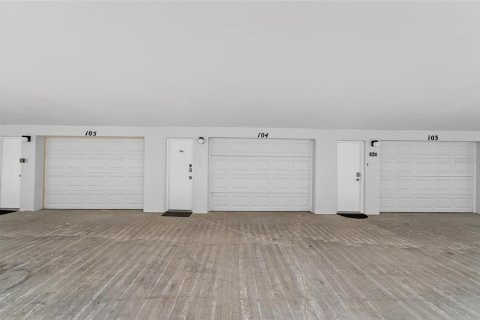 Touwnhouse à vendre à Redington Shores, Floride: 3 chambres, 114.92 m2 № 2142263 - photo 6