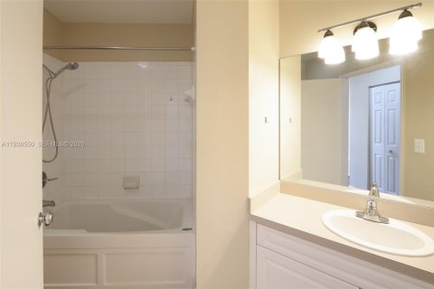 Condo in Fort Lauderdale, Florida, 3 bedrooms  № 2000218 - photo 18