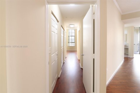 Condo in Fort Lauderdale, Florida, 3 bedrooms  № 2000218 - photo 13