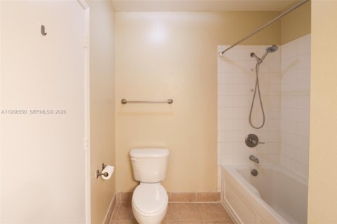 Condo in Fort Lauderdale, Florida, 3 bedrooms  № 2000218 - photo 19