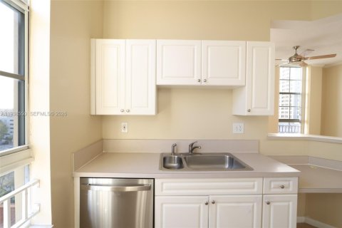 Condo in Fort Lauderdale, Florida, 3 bedrooms  № 2000218 - photo 9