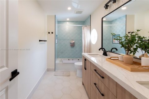 House in Miramar, Florida 5 bedrooms, 335.56 sq.m. № 1878519 - photo 26