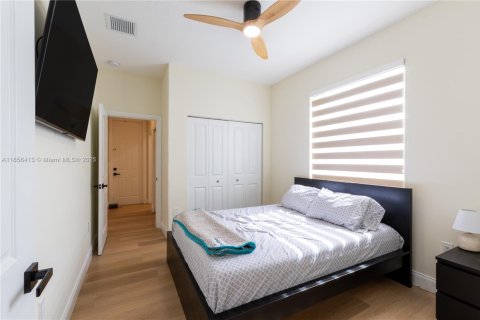 House in Miramar, Florida 5 bedrooms, 335.56 sq.m. № 1878519 - photo 13