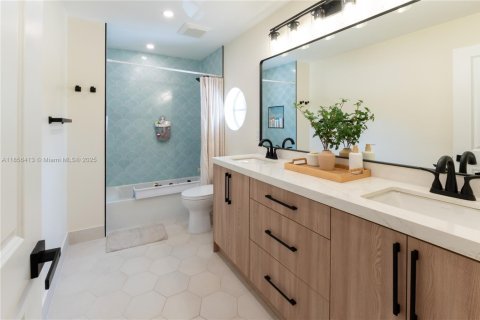 House in Miramar, Florida 5 bedrooms, 335.56 sq.m. № 1878519 - photo 25