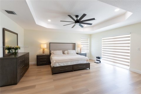 House in Miramar, Florida 5 bedrooms, 335.56 sq.m. № 1878519 - photo 16