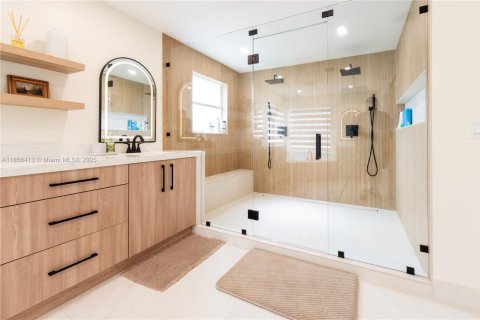 House in Miramar, Florida 5 bedrooms, 335.56 sq.m. № 1878519 - photo 21