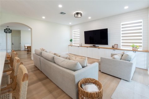 House in Miramar, Florida 5 bedrooms, 335.56 sq.m. № 1878519 - photo 7