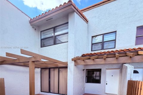 Condo in Miami, Florida, 3 bedrooms  № 2043096