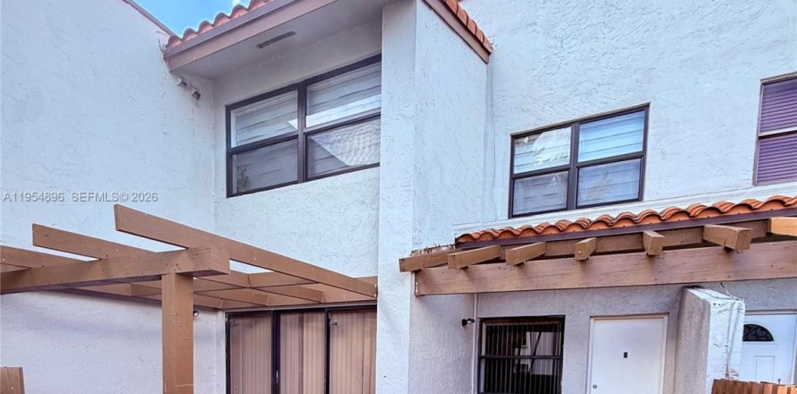 Condo in Miami, Florida, 3 bedrooms  № 2043096