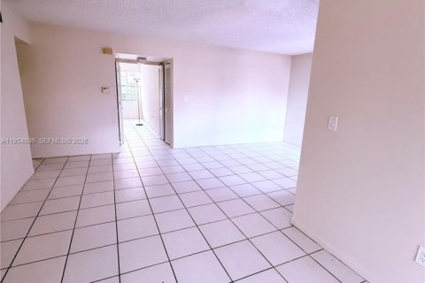 Condo in Miami, Florida, 3 bedrooms  № 2043096 - photo 4