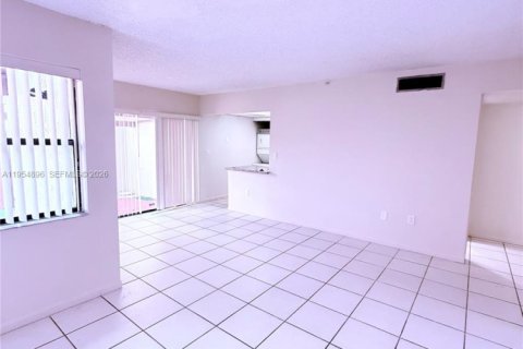 Condo in Miami, Florida, 3 bedrooms  № 2043096 - photo 5