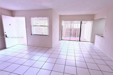 Condo in Miami, Florida, 3 bedrooms  № 2043096 - photo 14