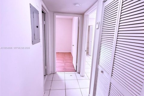 Condo in Miami, Florida, 3 bedrooms  № 2043096 - photo 13