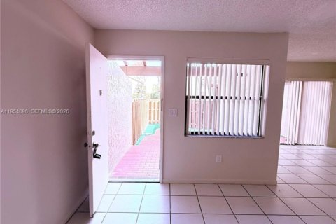 Condo in Miami, Florida, 3 bedrooms  № 2043096 - photo 15