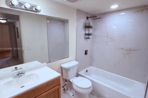 Condo in Miami, Florida, 3 bedrooms  № 2043096 - photo 12