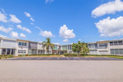 Condominio en Saint Pete Beach, Florida, 1 dormitorio № 2098623