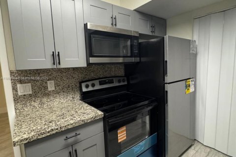 Copropriété à louer à Sunrise, Floride: 2 chambres, 67.91 m2 № 1946473 - photo 3