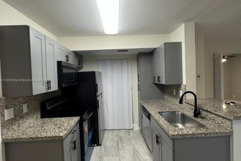 Copropriété à louer à Sunrise, Floride: 2 chambres, 67.91 m2 № 1946473 - photo 4