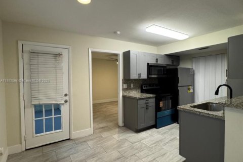 Copropriété à louer à Sunrise, Floride: 2 chambres, 67.91 m2 № 1946473 - photo 6
