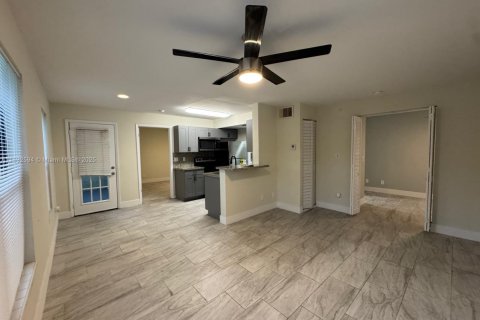 Copropriété à louer à Sunrise, Floride: 2 chambres, 67.91 m2 № 1946473 - photo 2