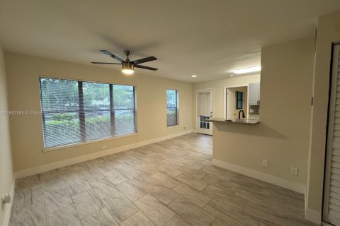 Copropriété à louer à Sunrise, Floride: 2 chambres, 67.91 m2 № 1946473 - photo 1