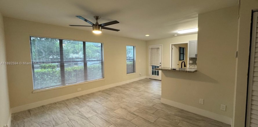 Condo à Sunrise, Floride, 2 chambres  № 1946473