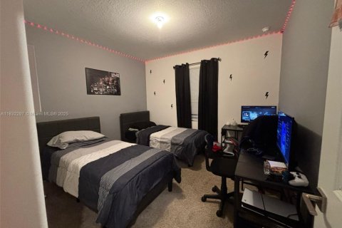 Townhouse in Homestead, Florida 4 bedrooms, 169.64 sq.m. № 2012148 - photo 11