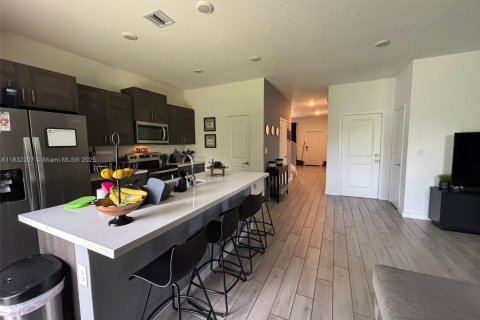 Townhouse in Homestead, Florida 4 bedrooms, 169.64 sq.m. № 2012148 - photo 4