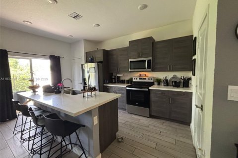 Townhouse in Homestead, Florida 4 bedrooms, 169.64 sq.m. № 2012148 - photo 3