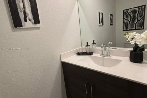 Townhouse in Homestead, Florida 4 bedrooms, 169.64 sq.m. № 2012148 - photo 13