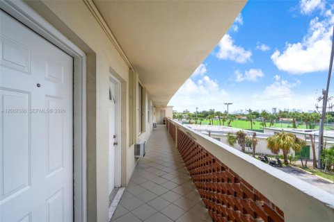 Condo à North Bay Village, Floride, 1 chambre  № 2375283