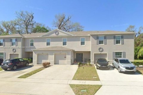 Townhouse in South Daytona, Florida 3 bedrooms, 157 sq.m. № 1943233 - photo 1
