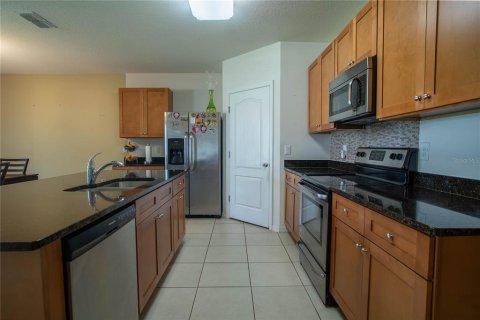 House in Davenport, Florida 4 bedrooms, 173.45 sq.m. № 2321683 - photo 26