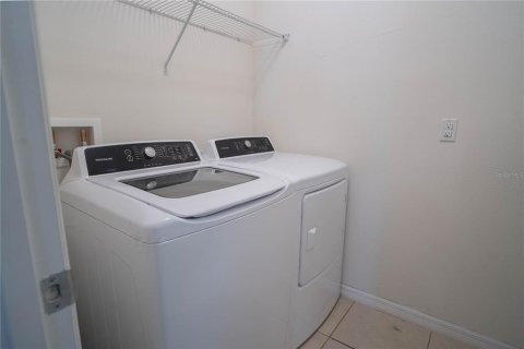 House in Davenport, Florida 4 bedrooms, 173.45 sq.m. № 2321683 - photo 13
