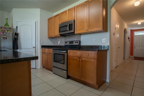 House in Davenport, Florida 4 bedrooms, 173.45 sq.m. № 2321683 - photo 25
