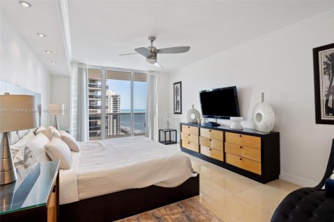 Copropriété à louer à Hallandale Beach, Floride: 2 chambres, 135.45 m2 № 1621108 - photo 10
