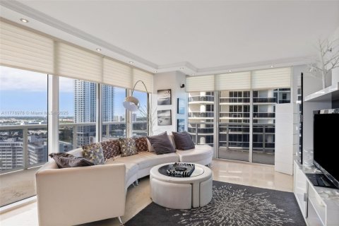 Copropriété à louer à Hallandale Beach, Floride: 2 chambres, 135.45 m2 № 1621108 - photo 4