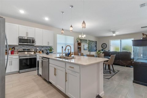 House in Davenport, Florida 4 bedrooms, 184.23 sq.m. № 1601887 - photo 8