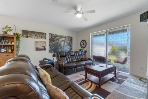 House in Davenport, Florida 4 bedrooms, 184.23 sq.m. № 1601887 - photo 9