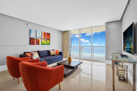 Condominio en alquiler en Sunny Isles Beach, Florida, 2 dormitorios, 148.83 m2 № 1932812 - foto 1