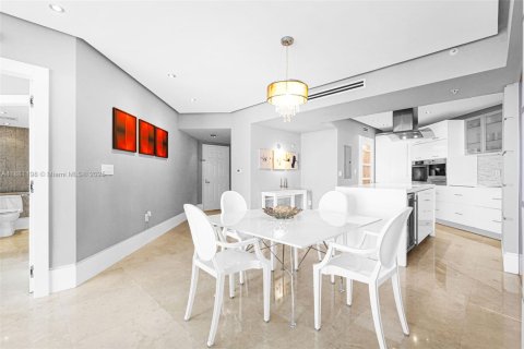 Condominio en alquiler en Sunny Isles Beach, Florida, 2 dormitorios, 148.83 m2 № 1932812 - foto 10