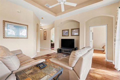 House in Sun City Center, Florida 2 bedrooms, 128.21 sq.m. № 2207491 - photo 3