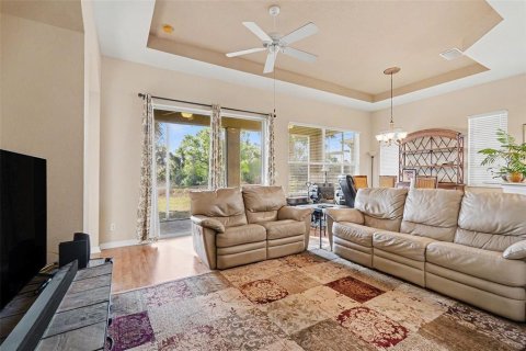 House in Sun City Center, Florida 2 bedrooms, 128.21 sq.m. № 2207491 - photo 5