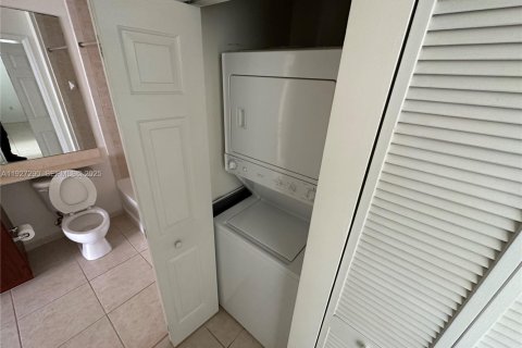 Condo in Fort Lauderdale, Florida, 1 bedroom № 1986314 - photo 11